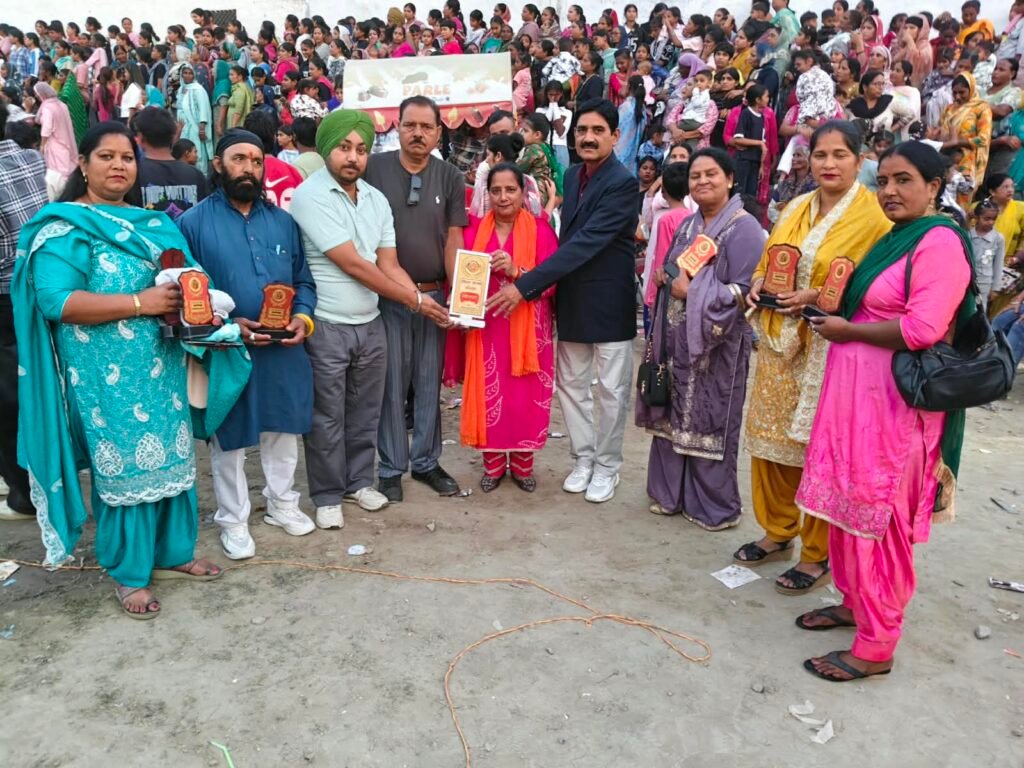 दशहरा कमेटी मेहतपुर की ओर से एंटी करप्शन एंटी क्राइम ऑर्गेनाइजेशन की टीम को विशेष सम्मान